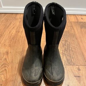 Boggs rain/snow boots size 4